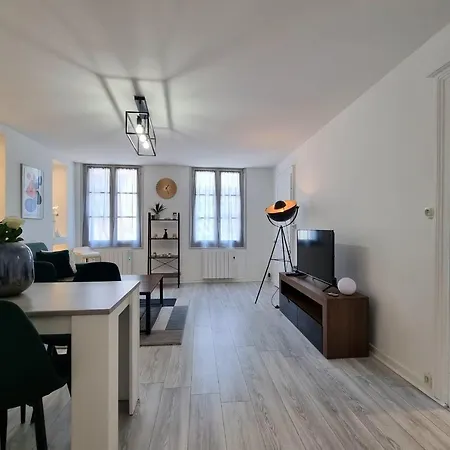 Le 77 De Satie - Centre Sleeps 3 Apartment *